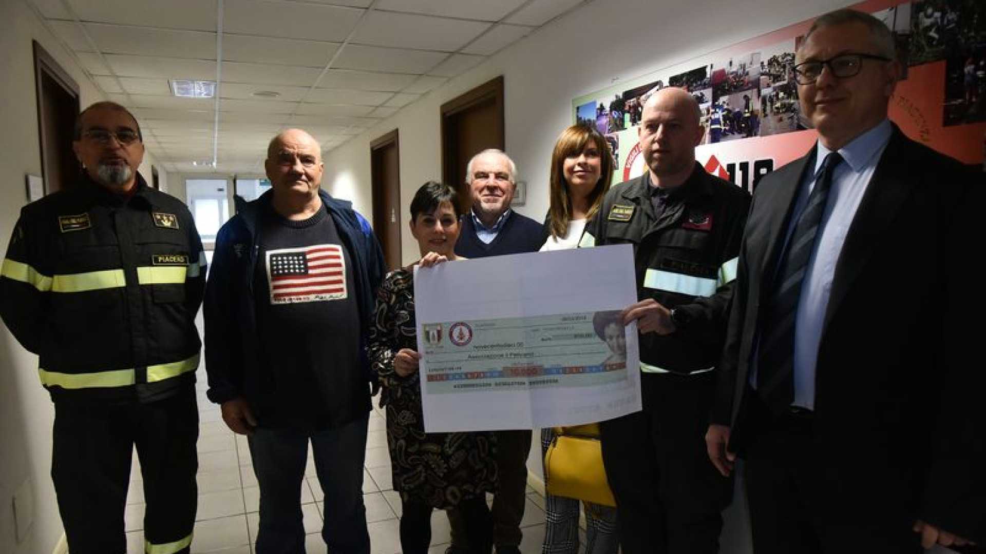 Vigili del fuoco donano oltre 900 euro al reparto di pediatria dell'ospedale