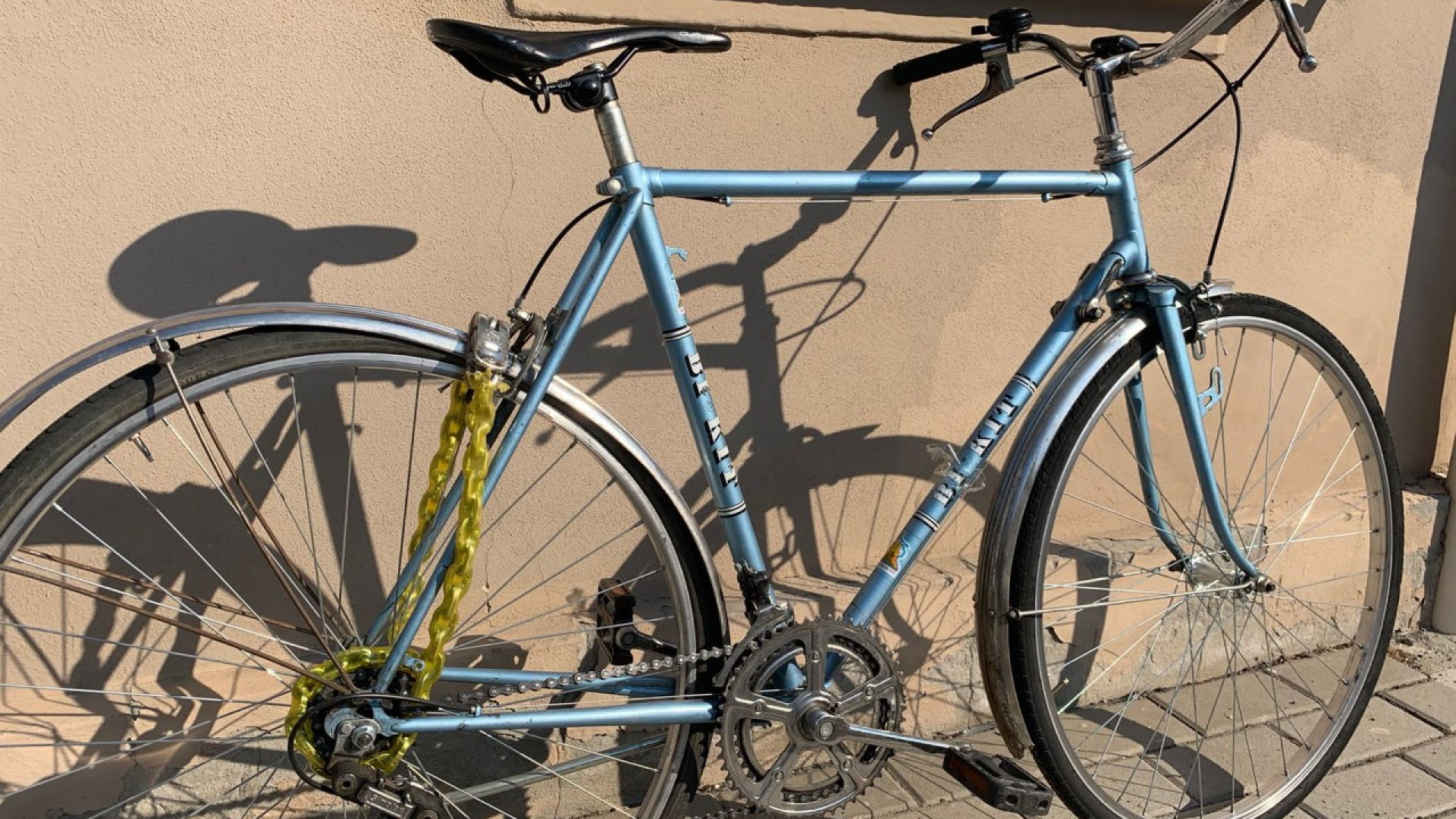 Sorpreso mentre ruba una bicicletta in città: denunciato 23enne