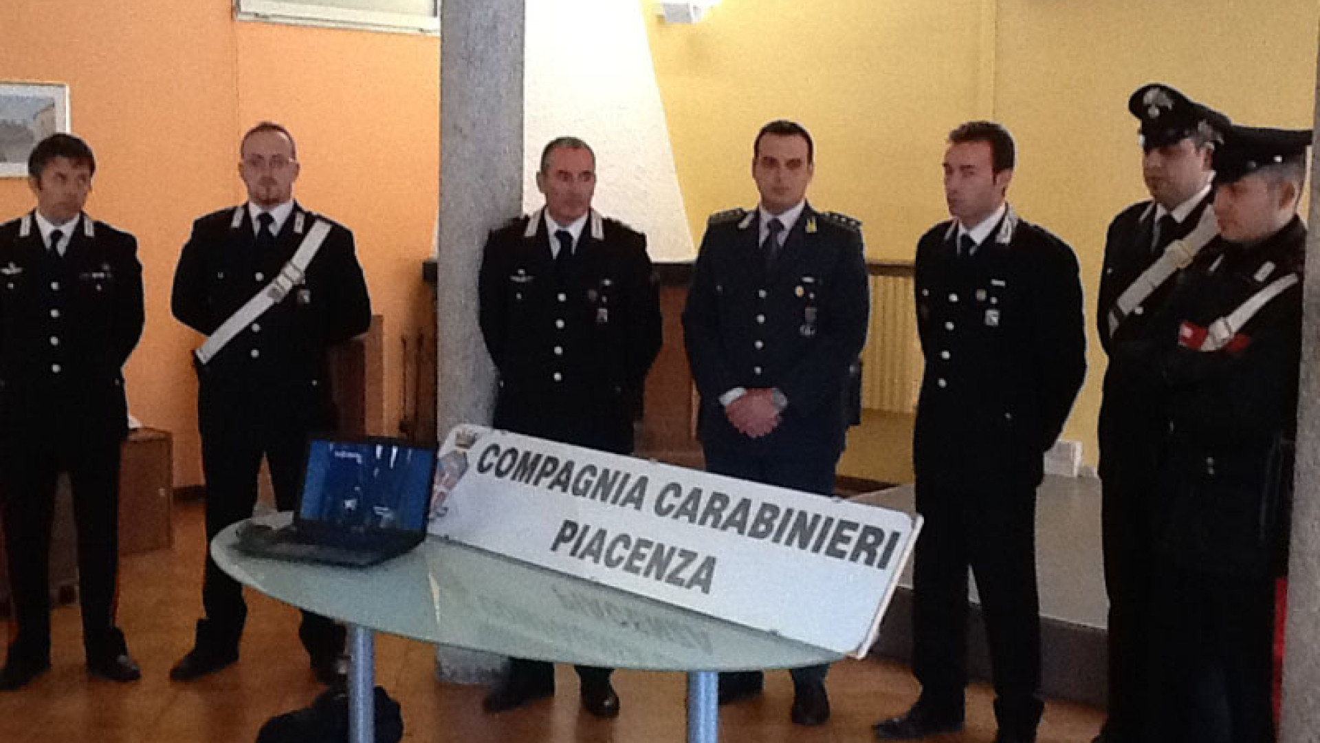 Spacciavano e fumavano prima delle lezioni; denunciati due 17enni
