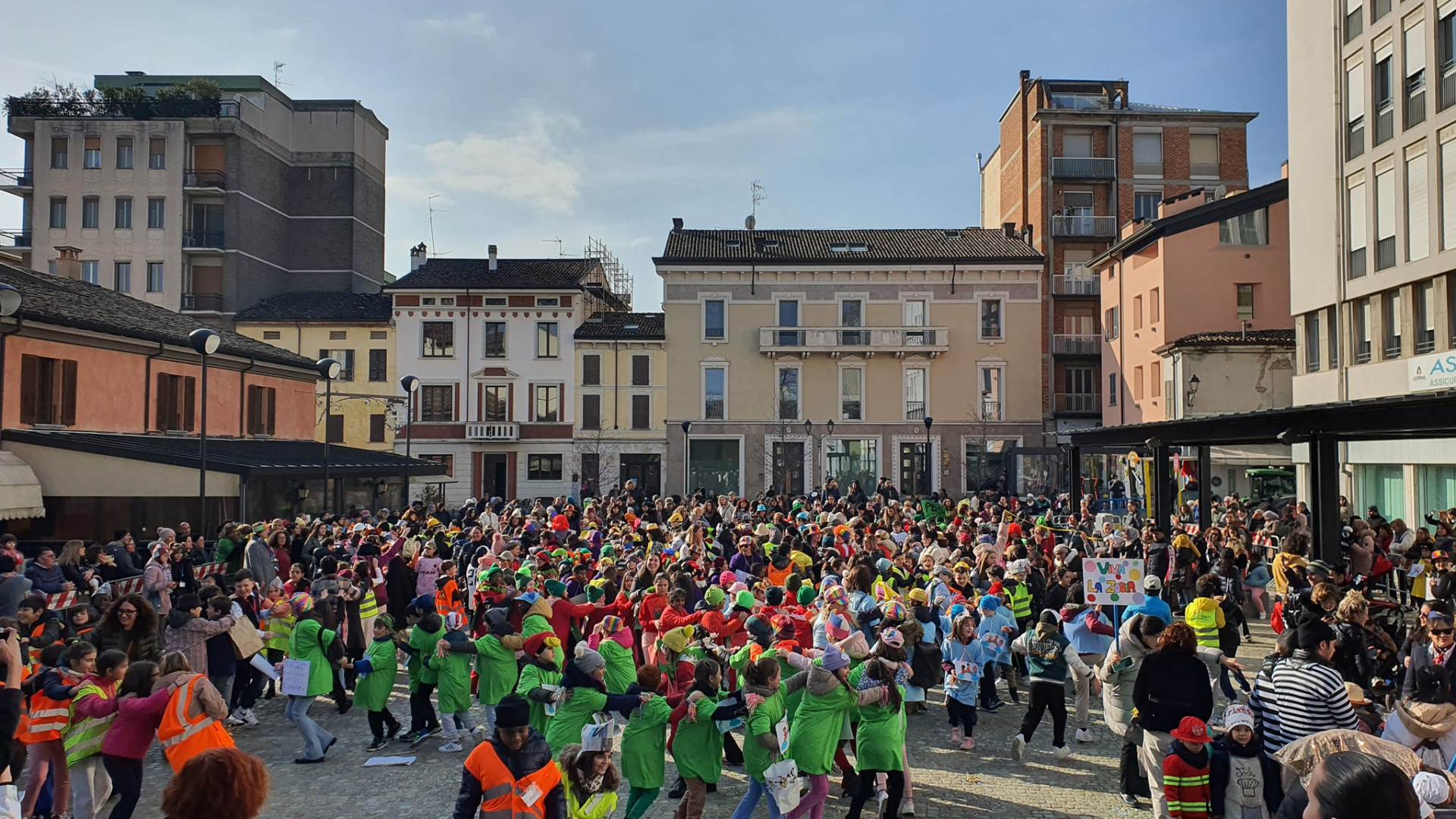 Zobia, esplosione di allegria: a Fiorenzuola 500 bambini in piazza per il Carnevale