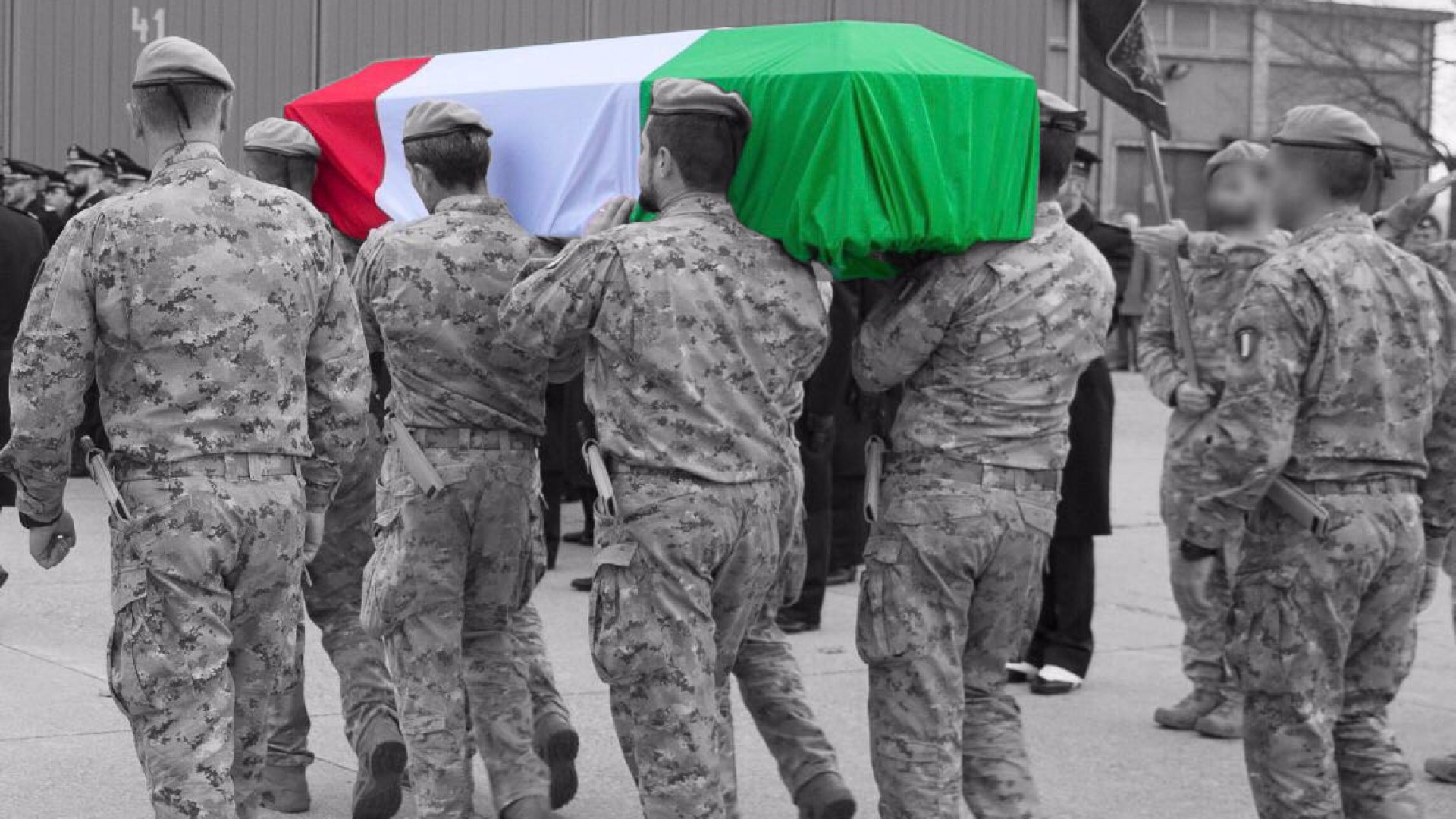 Commozione per l'addio al sergente Mirko Rossi. "Artigiano della giustizia"