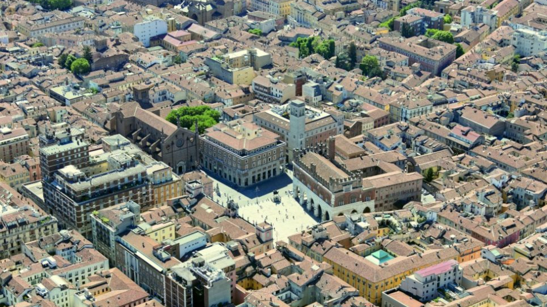 Commercio in centro ai raggi X nell'analisi del Politecnico, un convegno a Piacenza
