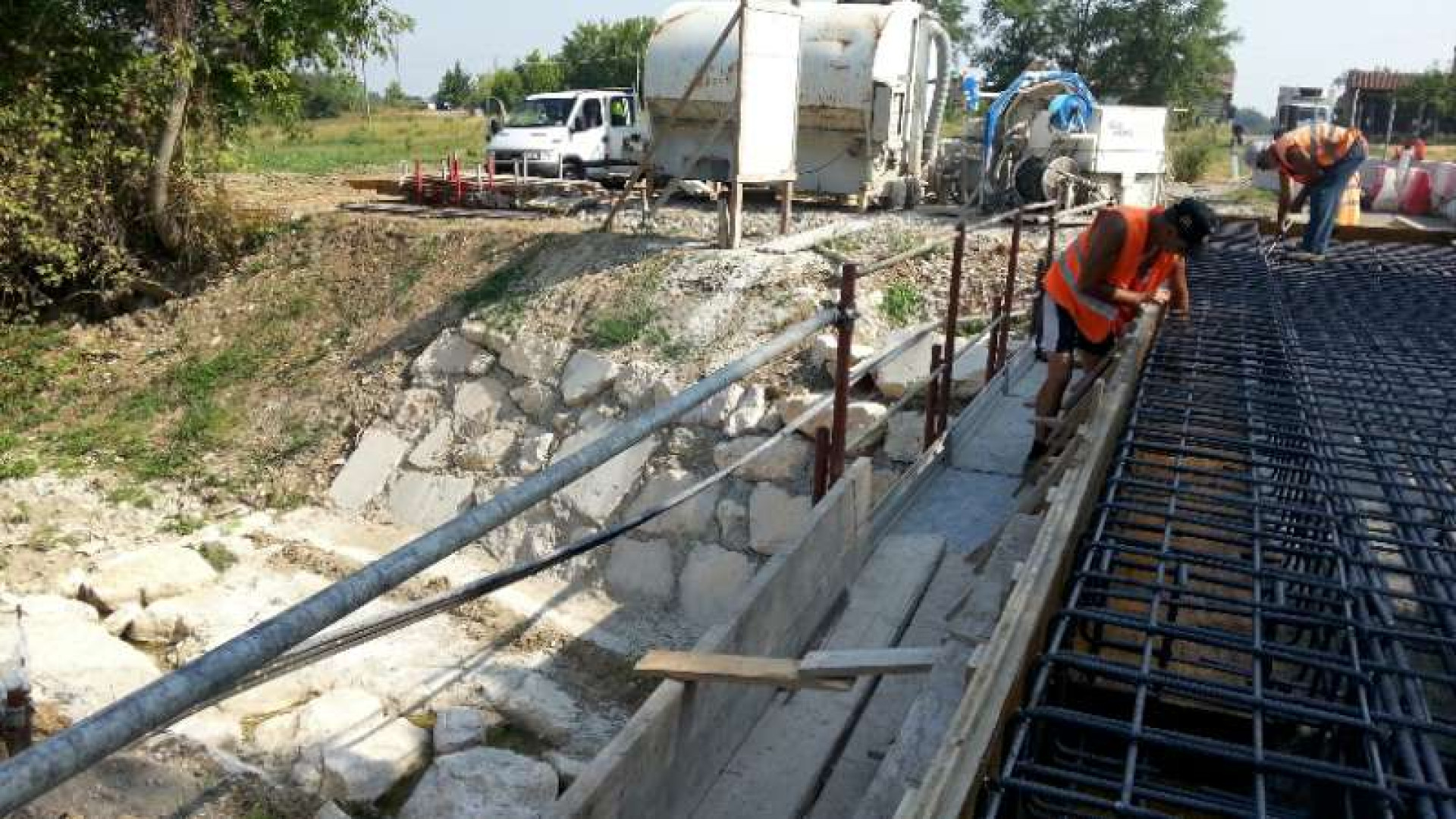 Ponte sul rio Lora di Ziano, chiusura lavori a fine settembre
