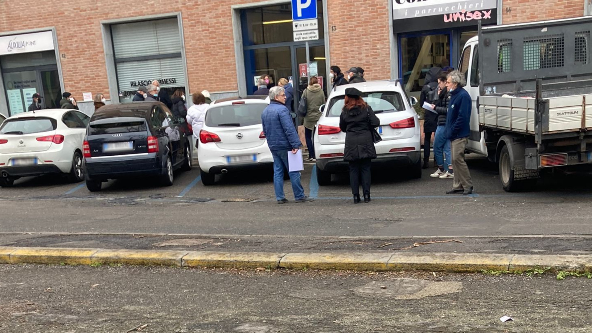 Ufficio Ztl, le proteste dei cittadini: "Lunghe code ogni giovedì, disservizio totale"
