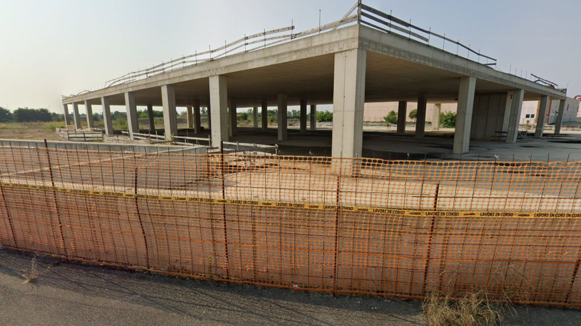 Segni di vita dallo scheletro di via Goitre: operai in azione dopo il passaggio di proprietà