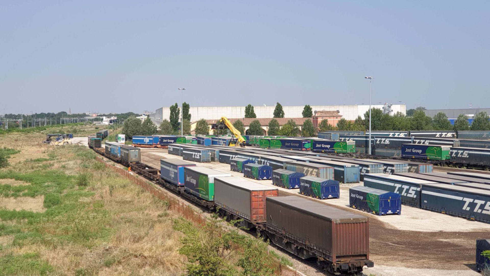 Logistica Lhs: "In vista 100 assunzioni, solo dipendenti con green pass"