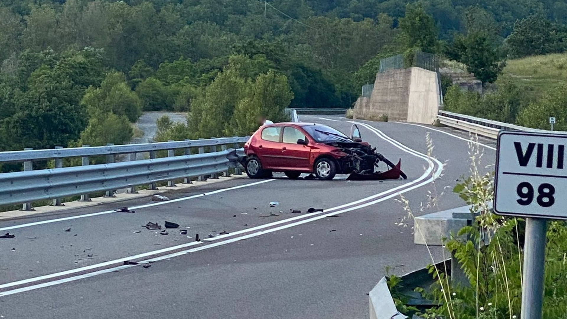 Guida ubriaco e si scontra sul ponte Barberino: denuncia e patente ritirata