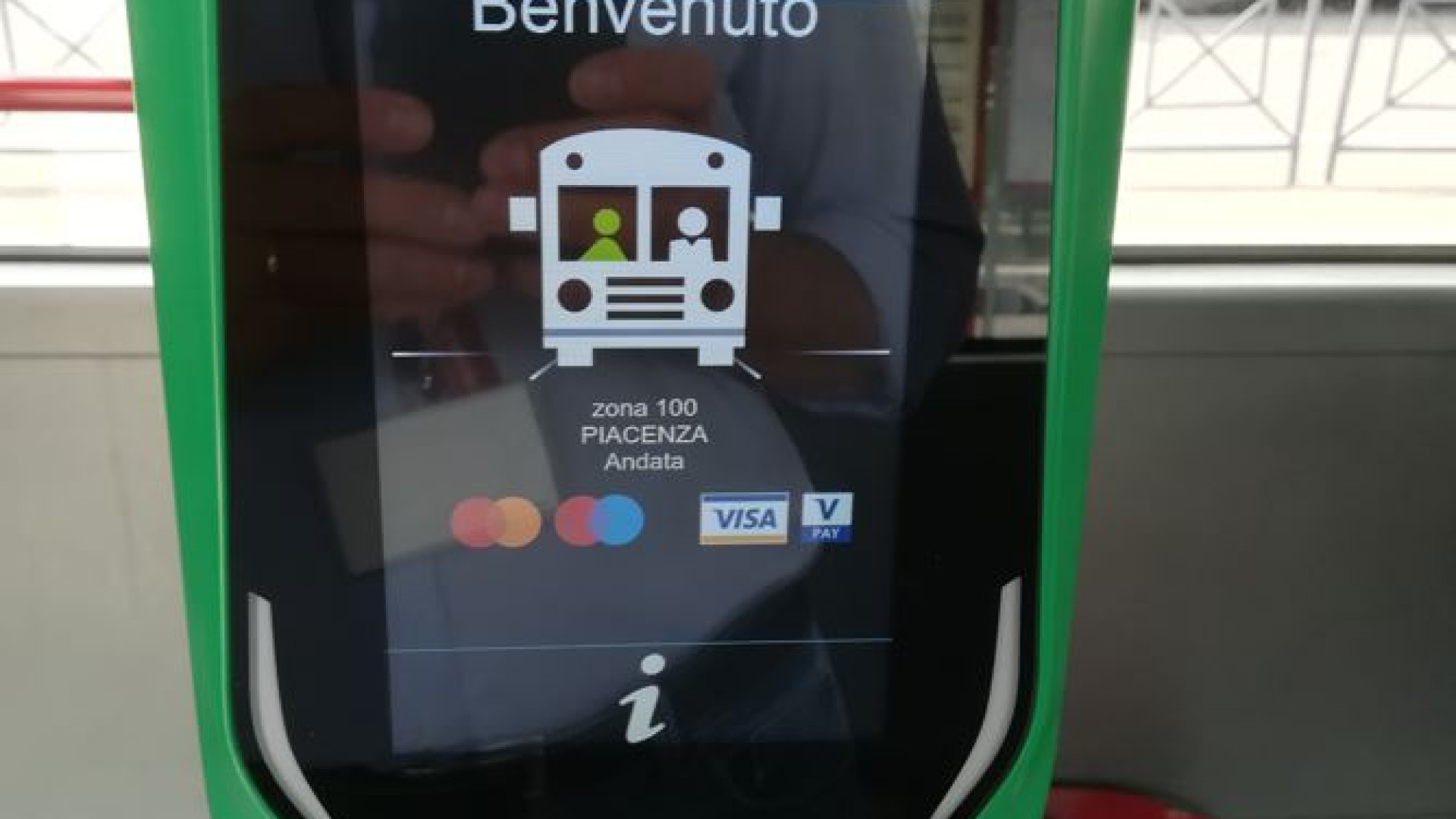 Seta, sulla linea Metrobus di Piacenza il biglietto si paga anche con la carta di credito
