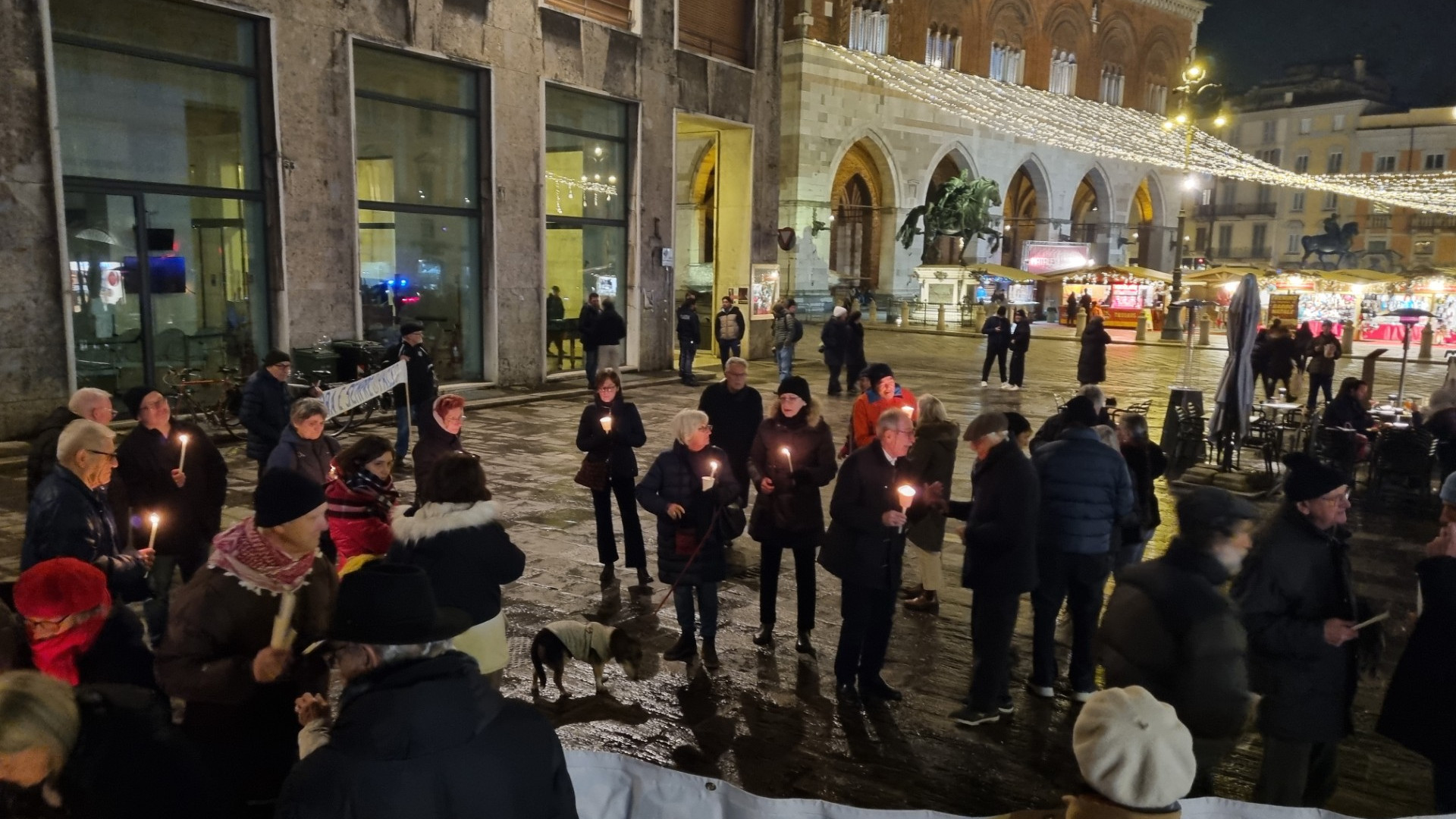 "Stop alle guerre, tutti hanno diritto alla pace": sit in di Europe for peace