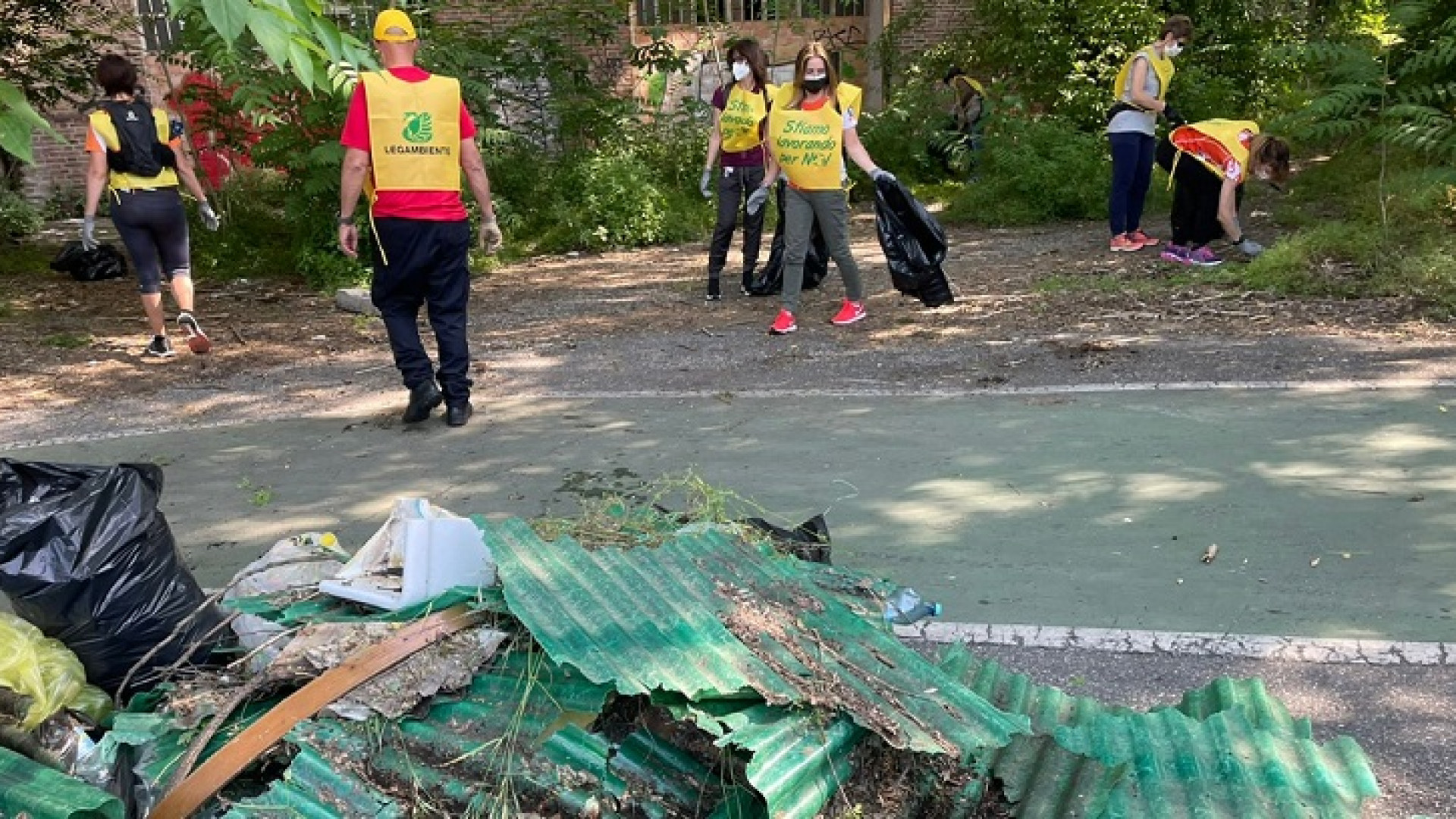 "Puliamo Piacenza": tricicli, siringhe e una lavatrice tra i 10 quintali di rifiuti raccolti