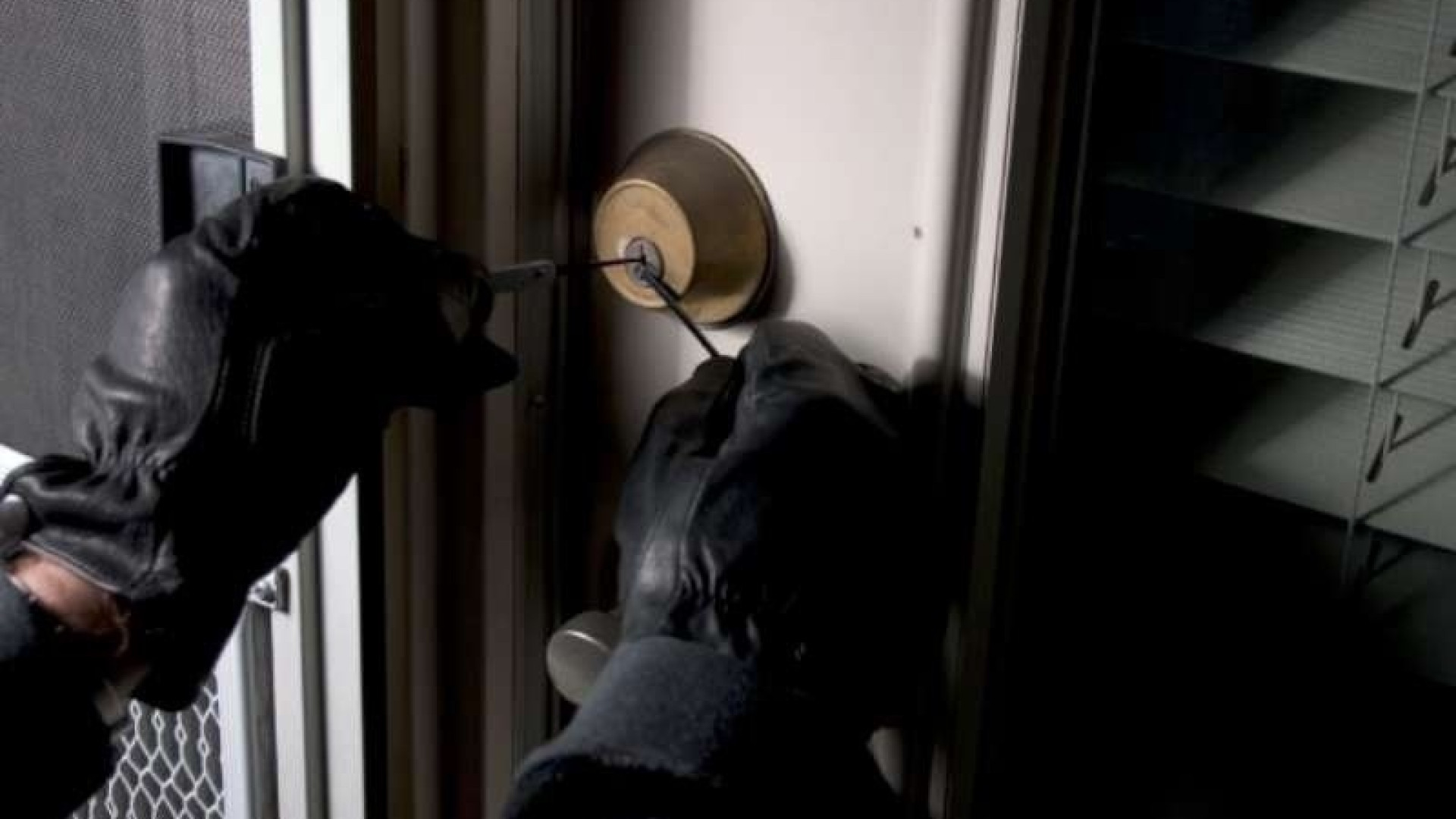 Valconasso, 7 colpi nel week end. Sindaco: "Dateci i militari"