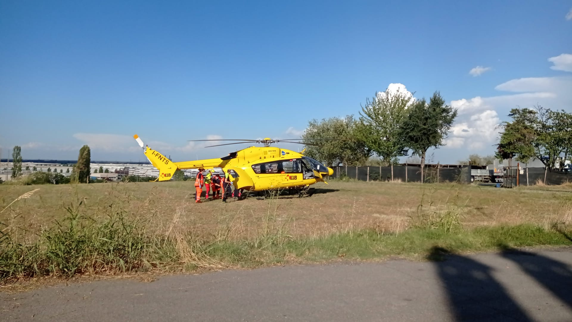 Castel San Giovanni, cade dal tetto di casa mentre esegue lavori:  grave un 60enne