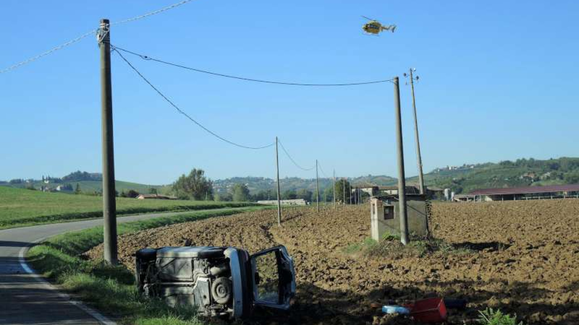 Auto ribaltata a Ganaghello, anziana gravemente ferita