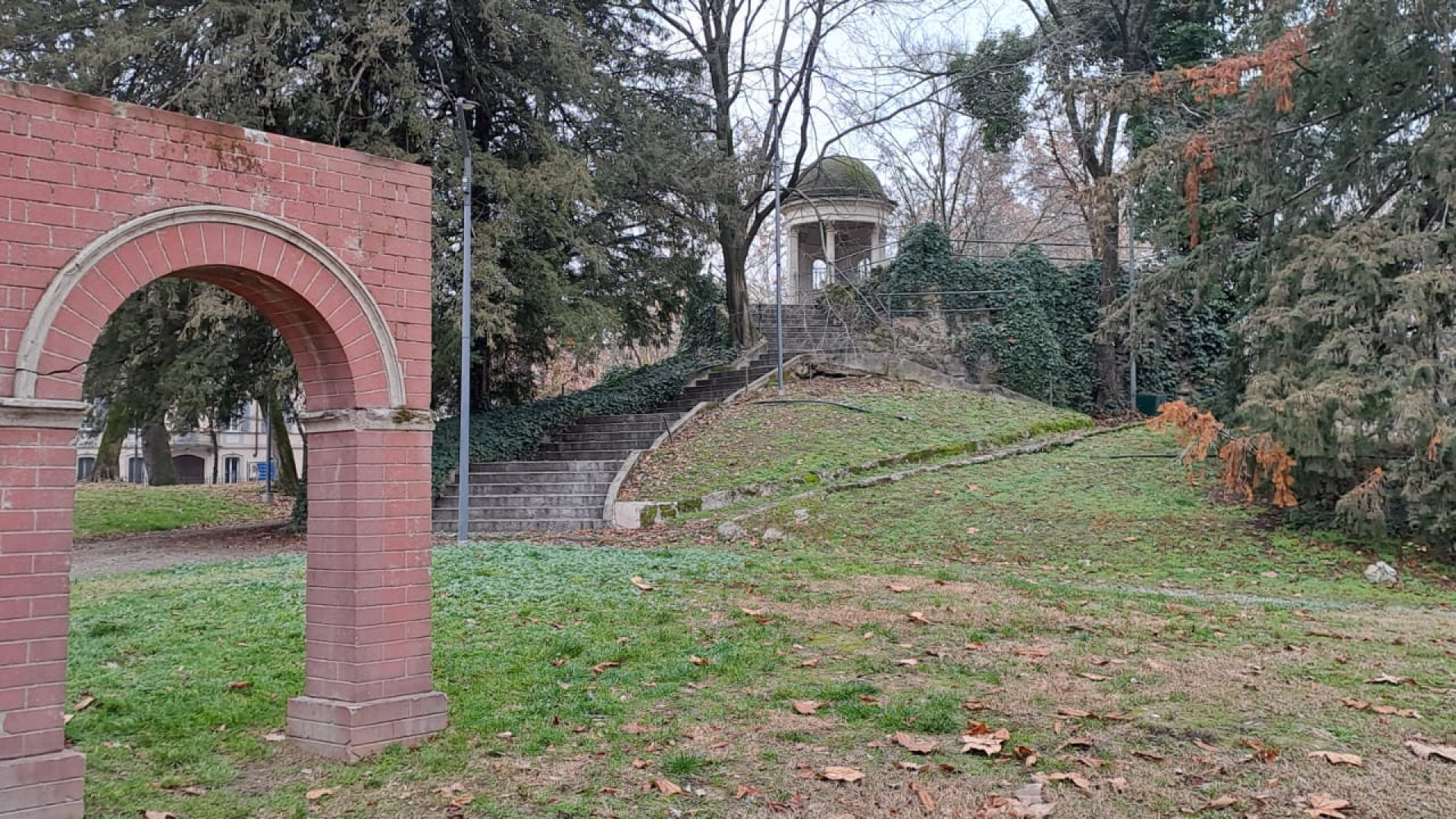 Giardini Margherita, maxi lavori con nuovi cedri e rose. "Riapriremo tutti i cancelli"