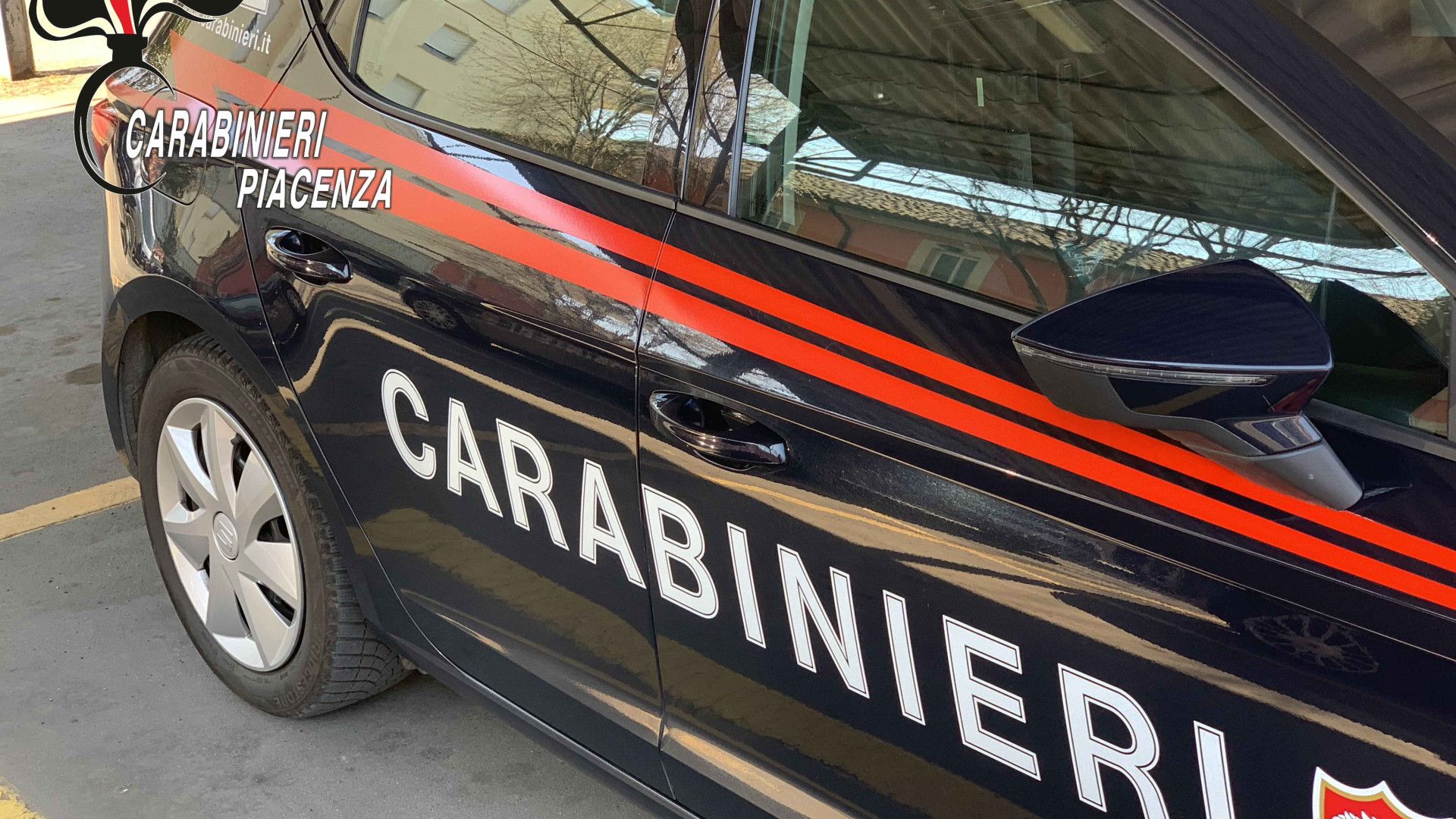 Ubriaco crea l'inferno in pronto soccorso, arrivano i carabinieri e li aggredisce