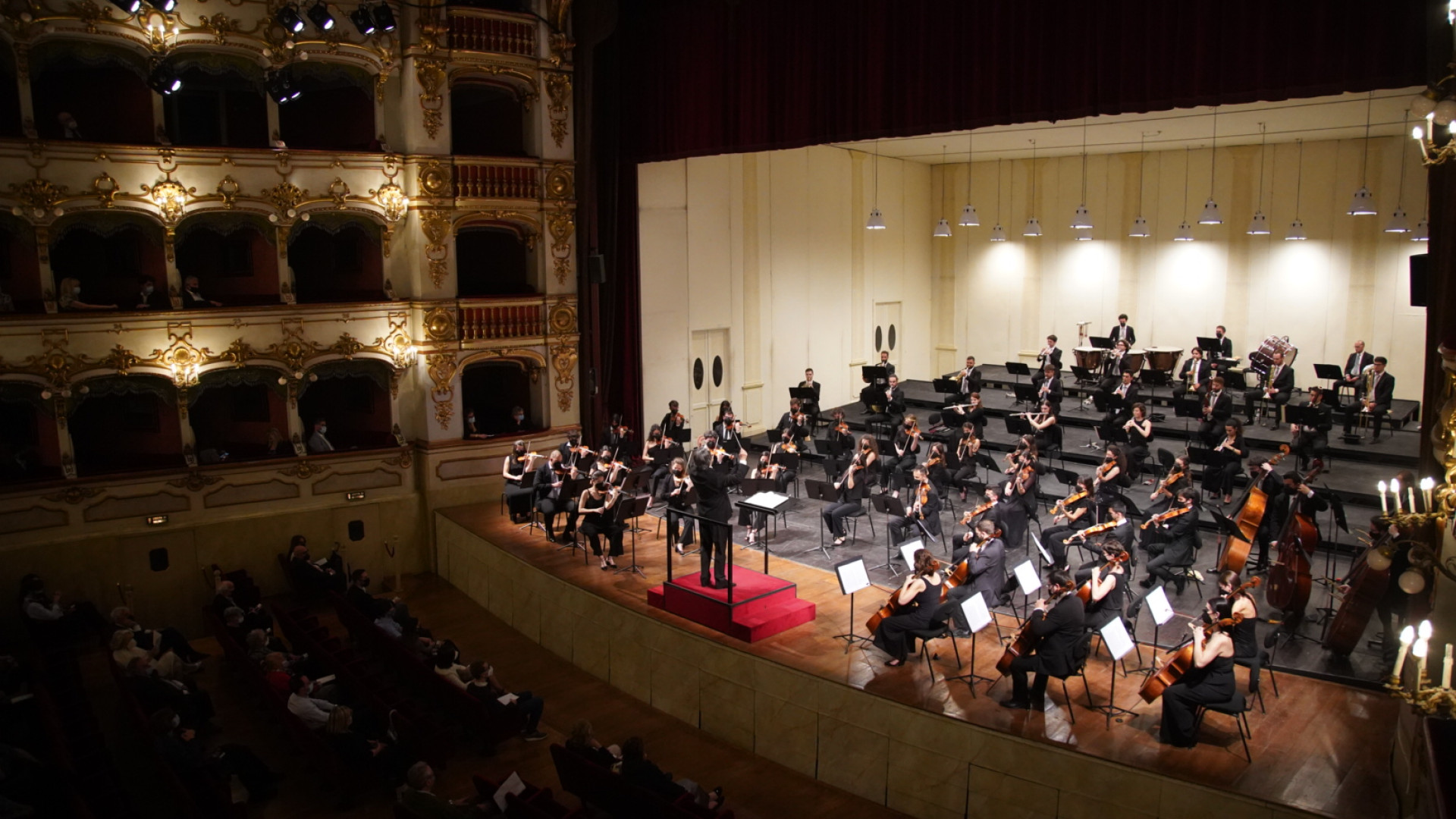 Il Municipale accoglie tra le ovazioni Riccardo Muti e l’Orchestra Cherubini