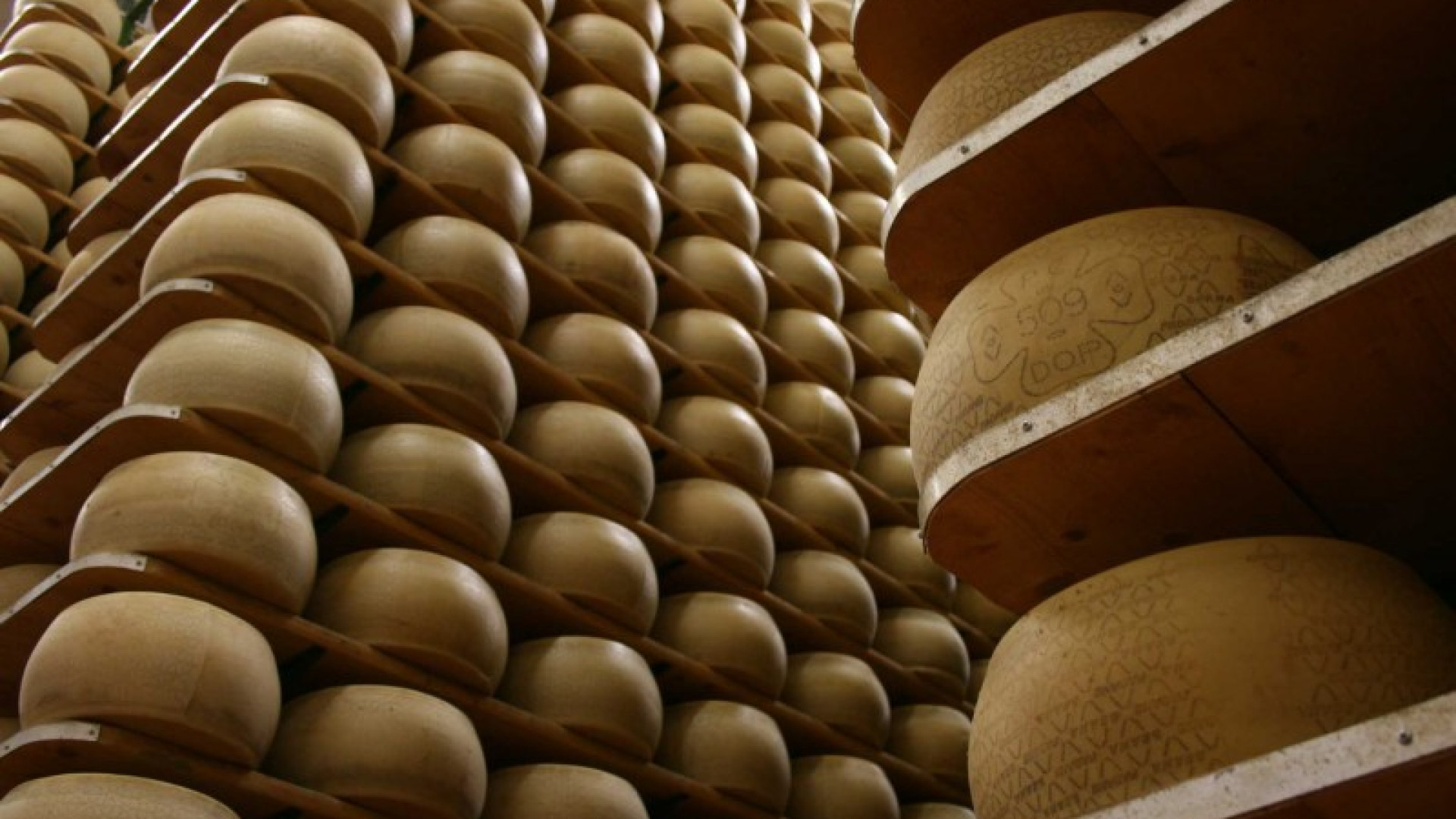 Banda del buco a Monticelli: rubate 200 forme di grana