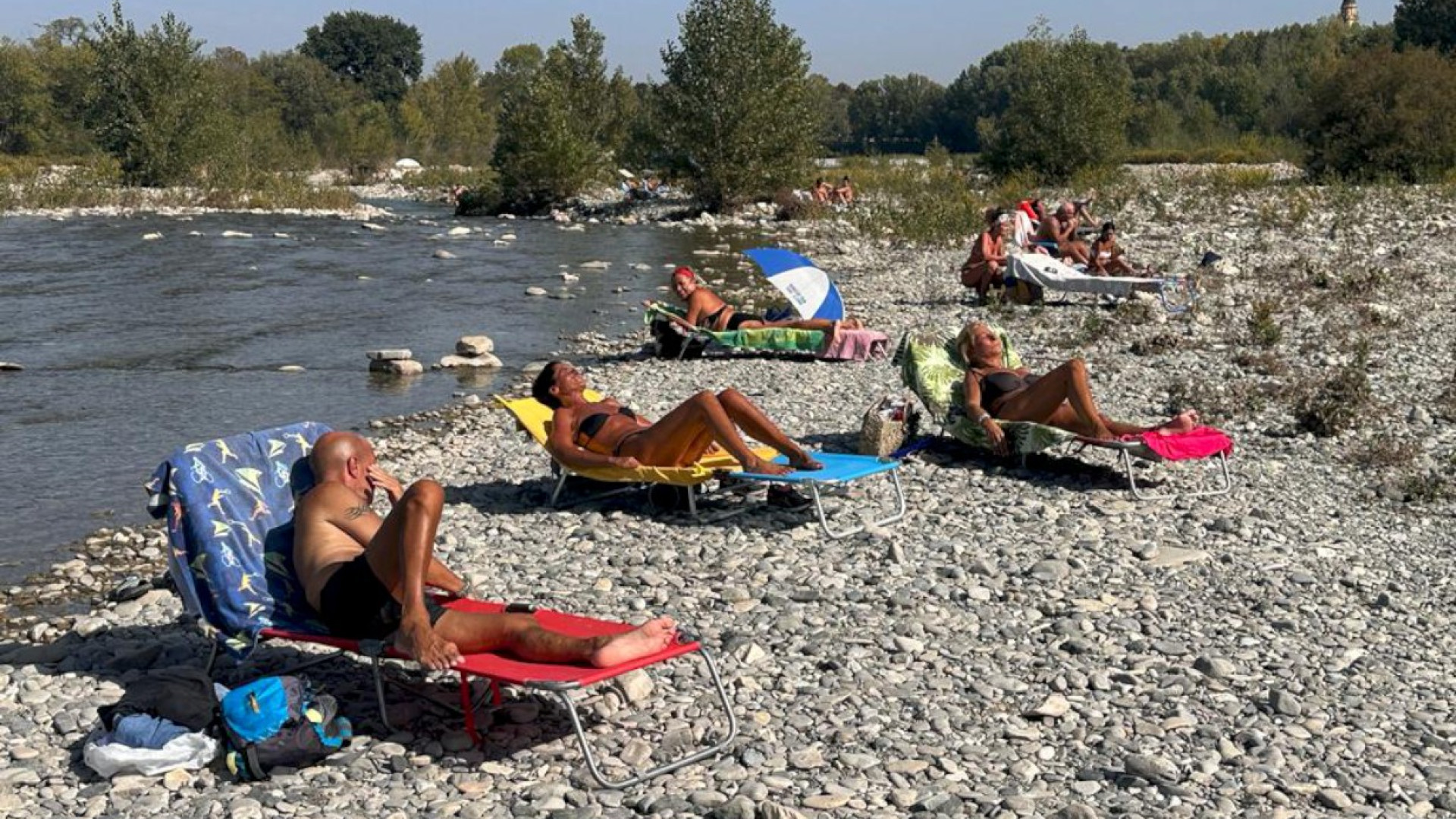 Ottobre o agosto? Superati |i 34 gradi, Trebbia affollato come fosse piena estate